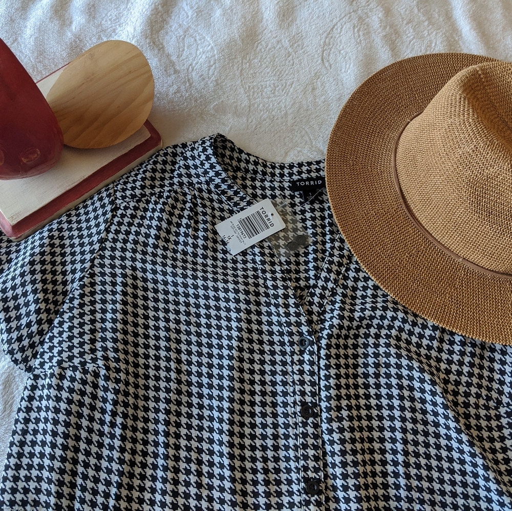 TORRID TOPS - Picture 9 of 10